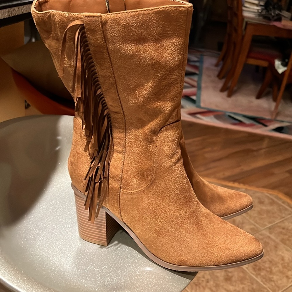 City Chic Tassel Boot in 10W NWOT